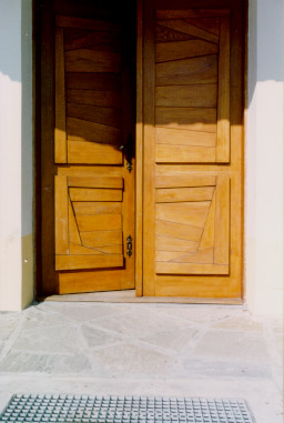 Pohled na vstupní dveře